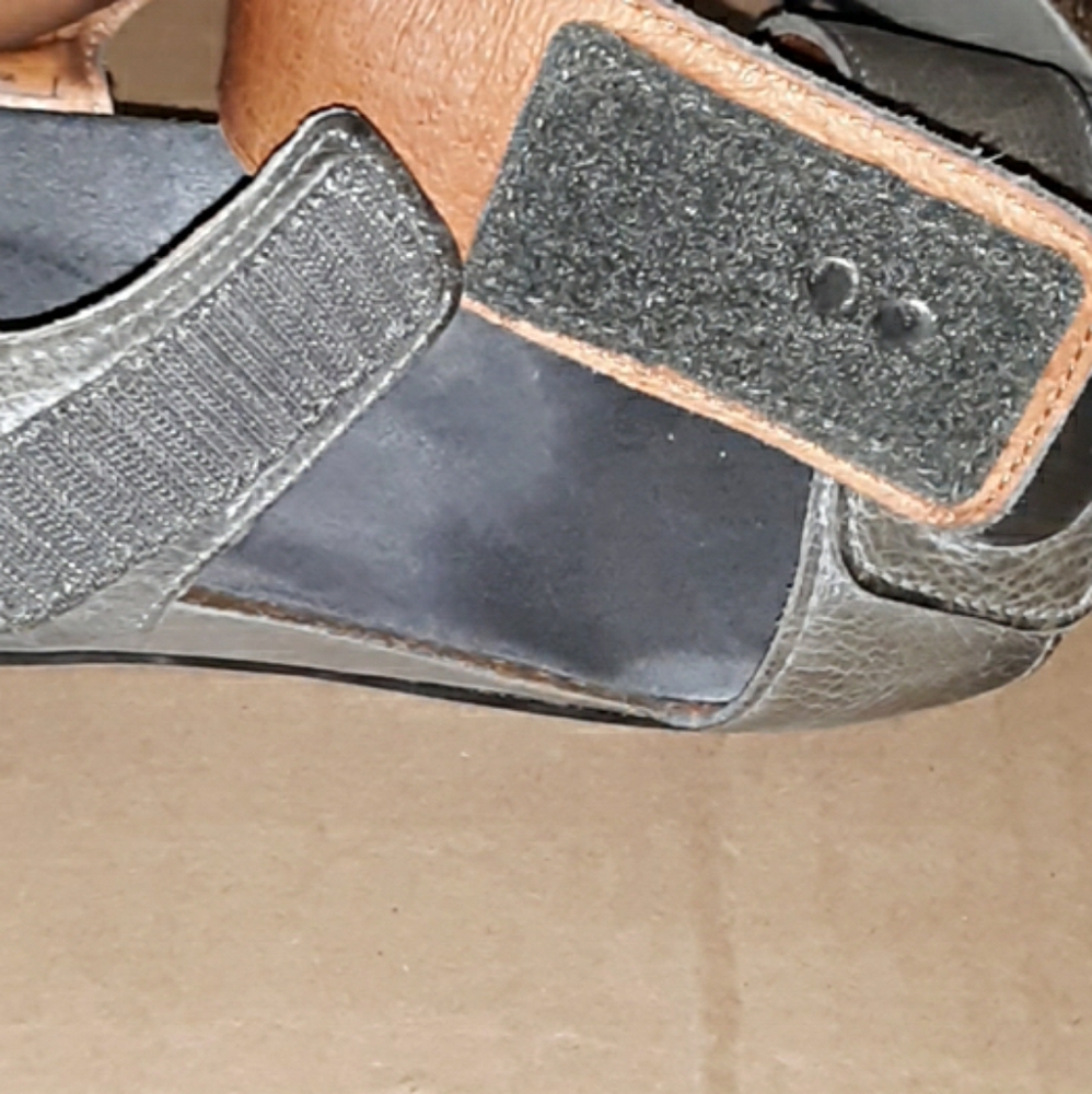 Sandals - Picture 7 of 8